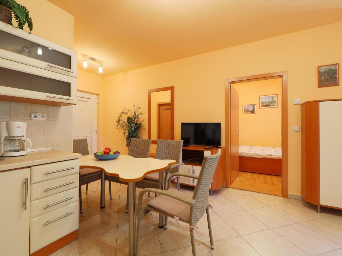 Apartment Catalpa By Interhome Balatonföldvár Exteriör bild